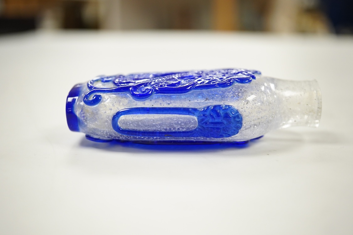 A Chinese overlaid glass snuff bottle, 8cm high